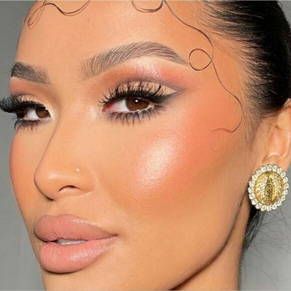 Fenty Beauty Cream Blush in Peach Face - Picture 5 of 13